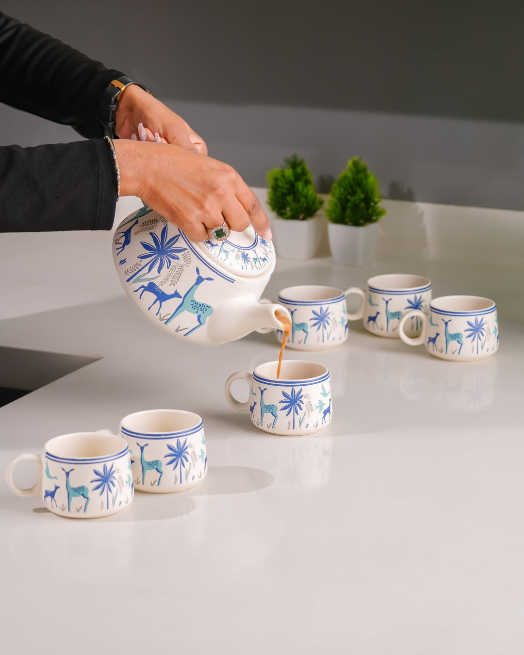 Heart and Homes Timeless Brew Ceramic Tea Set – 6 Cups & 1 Kettle