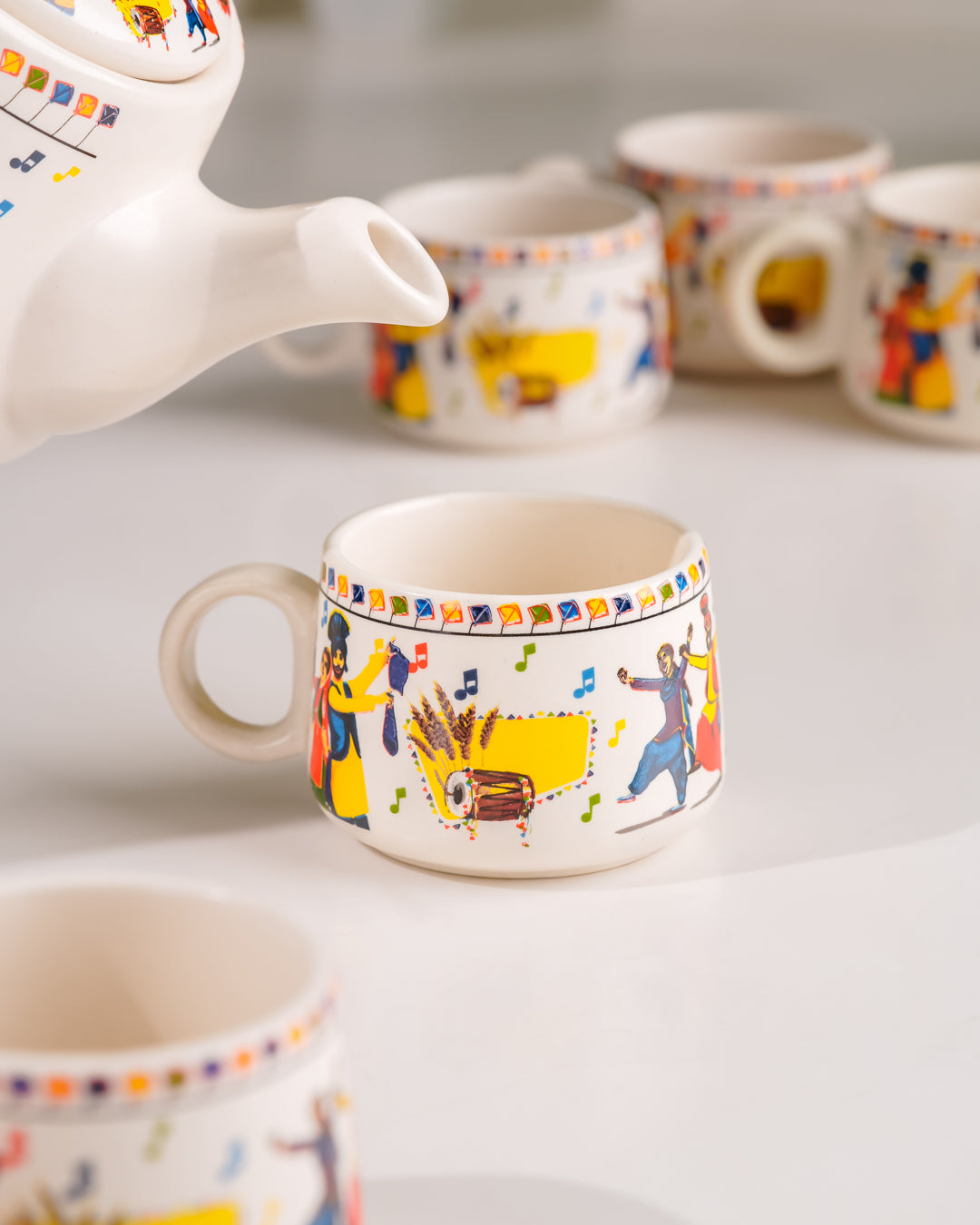 Heart and Homes Timeless Brew Ceramic Tea Set – 6 Cups & 1 Kettle