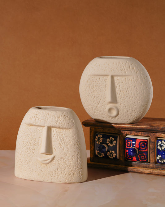 Elegant ceramic face vase for home decor – a modern and artistic statement piece.